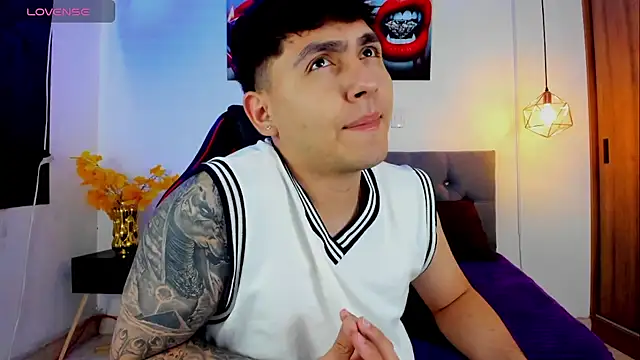 Snapshot of Nicolas_James_Sc chatting on 10/28/25, 01:36 Nicolas James Sc online show from 10/28/25, 01:36