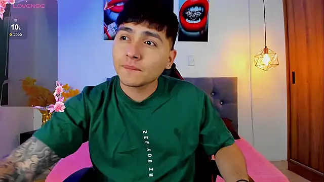 Snapshot of Nicolas_James_Sc chatting on 11/22/25, 12:48 Nicolas James Sc online show from 11/22/25, 12:48