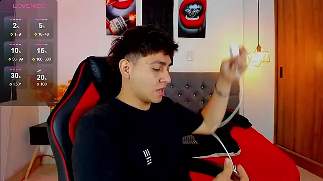 Snapshot of Nicolas_James_Sc chatting on 12/16/25, 01:49 Nicolas James Sc online show from 12/16/25, 01:49