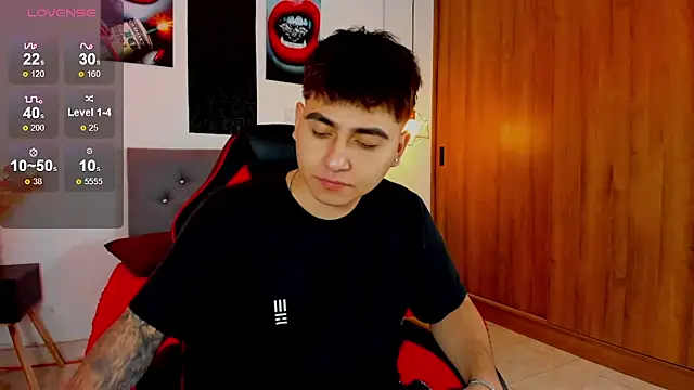 Snapshot of Nicolas_James_Sc chatting on 01/10/26, 01:02 Nicolas James Sc online show from 01/10/26, 01:02