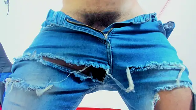 Snapshot of magic_mike_26 chatting on 10/22/25, 01:44 magic mike 26 online show from 10/22/25, 01:44