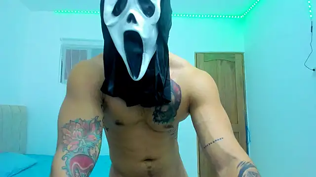 Snapshot of magic_mike_26 chatting on 10/31/25, 11:00 magic mike 26 online show from 10/31/25, 11:00