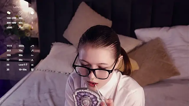 LynHillaire online show from 04/09/26, 12:32