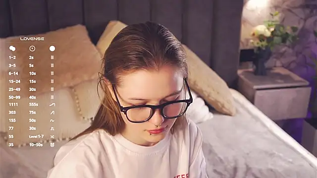 LynHillaire online show from 04/17/26, 12:30