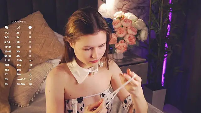 LynHillaire online show from 04/23/26, 01:02