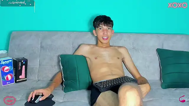 Maikol Ortiz online show from 10/15/25, 01:06