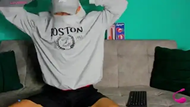 Maikol Ortiz online show from 10/21/25, 12:17