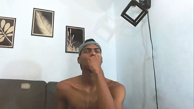 criss zuri online show from 09/19/25, 11:44