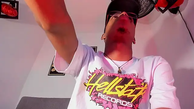 criss zuri online show from 04/23/26, 03:25