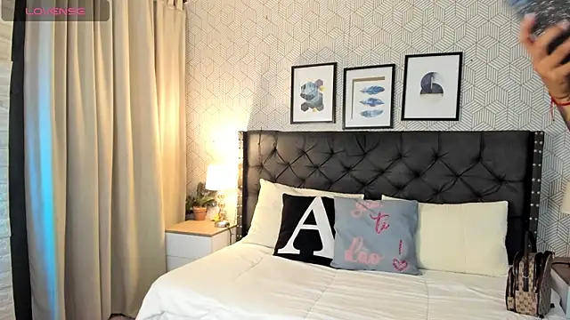 sophie  blare online show from 04/23/26, 07:16