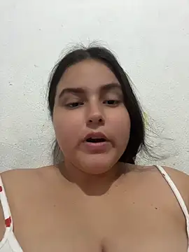 Snapshot of mia-08martinez_ chatting on 05/13/26, 08:49 mia-08martinez online show from 05/13/26, 08:49