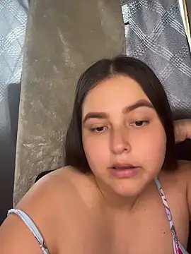 Snapshot of mia-08martinez_ chatting on 05/15/26, 10:06 mia-08martinez online show from 05/15/26, 10:06