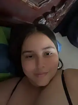 Snapshot of mia-08martinez_ chatting on 05/24/26, 05:18 mia-08martinez online show from 05/24/26, 05:18