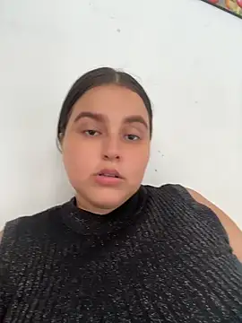 Snapshot of mia-08martinez_ chatting on 05/28/26, 08:28 mia-08martinez online show from 05/28/26, 08:28