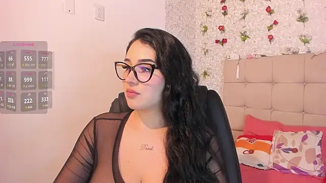 Snapshot of Scarlett_Hot7 chatting on 09/19/25, 04:14 Scarlett Hot7 online show from 09/19/25, 04:14