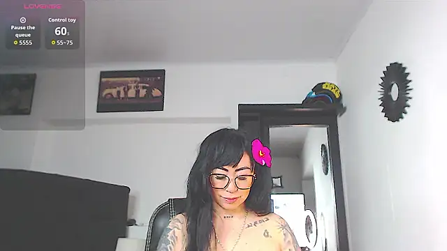 Vicky hotmilf online show from 03/12/26, 11:16