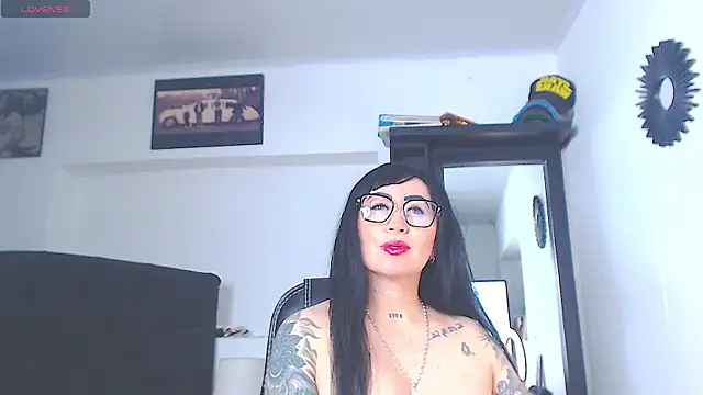 Vicky hotmilf online show from 07/06/26, 11:07
