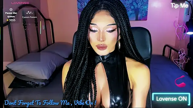 Snapshot of xUrGoddess_Bellax chatting on 12/23/25, 02:09 xUrGoddess Bellax online show from 12/23/25, 02:09