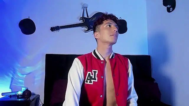 mhatias  online show from 02/18/26, 01:56