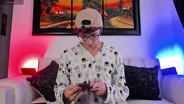 mhatias  online show from 04/18/26, 07:29