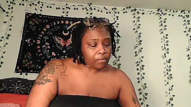 Snapshot of mistressnelle chatting on 07/04/26, 09:04 mistressnelle online show from 07/04/26, 09:04