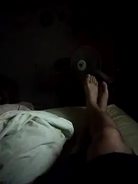 Snapshot of Chross000000 chatting on 12/14/25, 10:42 Chross000000 online show from 12/14/25, 10:42