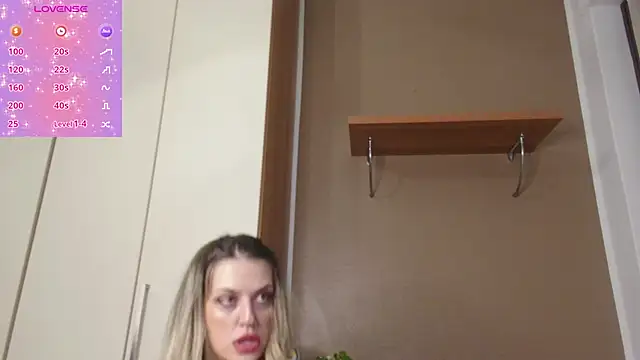 Snapshot of ScarletVerdi chatting on 12/01/25, 08:52 ScarletVerdi online show from 12/01/25, 08:52