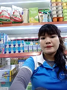 Snapshot of Thao_xx chatting on 10/17/25, 10:40 Thao xx online show from 10/17/25, 10:40