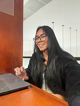 GiorgiaLuxee online show from 11/12/25, 08:52