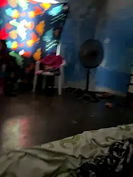 Snapshot of FromVnz chatting on 11/19/25, 12:49 FromVnz online show from 11/19/25, 12:49