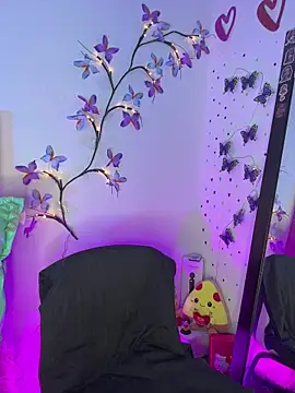 LindaWz  online show from 04/22/26, 06:38