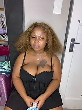 JuicyMellow21 online show from 02/11/26, 10:26