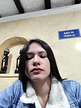 CHARLOTTE  05 online show from 10/03/25, 12:57