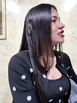 CHARLOTTE  05 online show from 10/25/25, 01:51