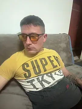 GsprDniel4 online show from 12/15/25, 08:02