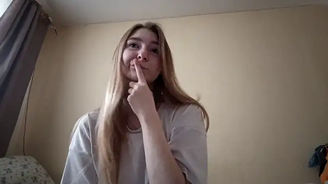 Nymera flare online show from 11/03/25, 06:36