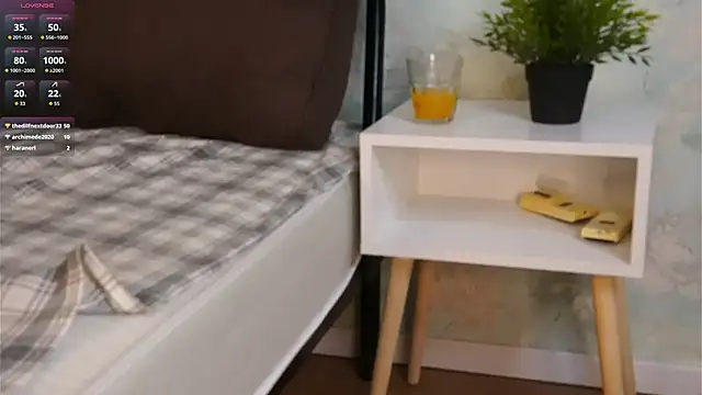 HollieCollelo online show from 02/15/26, 07:51