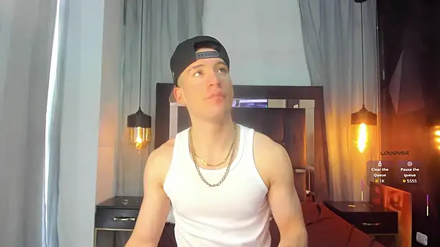 HunterHeat  online show from 12/14/25, 06:01