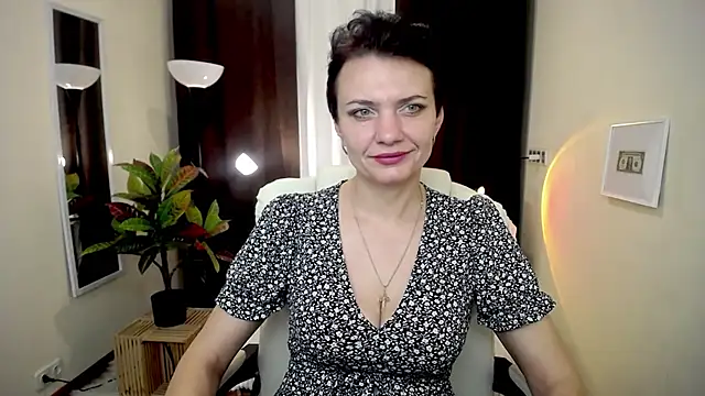 Snapshot of AvaSaturnian chatting on 10/09/25, 12:25 AvaSaturnian online show from 10/09/25, 12:25