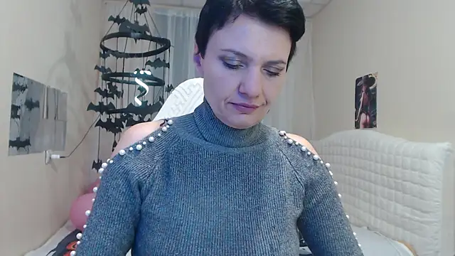 Snapshot of AvaSaturnian chatting on 10/13/25, 12:16 AvaSaturnian online show from 10/13/25, 12:16