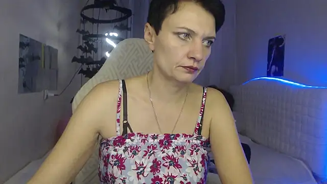 Snapshot of AvaSaturnian chatting on 10/14/25, 12:17 AvaSaturnian online show from 10/14/25, 12:17