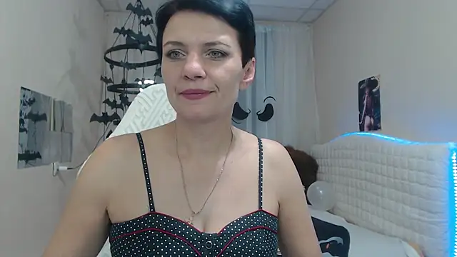 Snapshot of AvaSaturnian chatting on 10/17/25, 12:30 AvaSaturnian online show from 10/17/25, 12:30