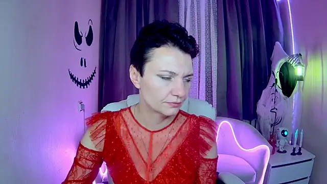 Snapshot of AvaSaturnian chatting on 10/21/25, 01:01 AvaSaturnian online show from 10/21/25, 01:01