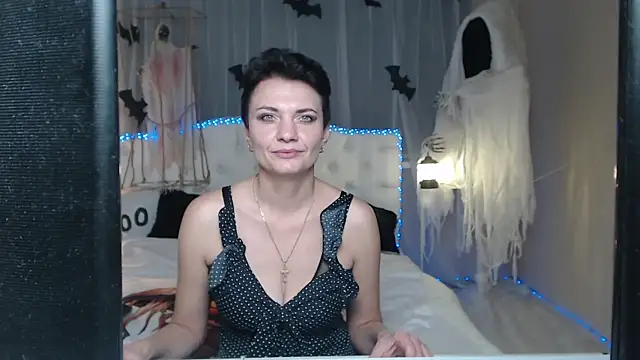 Snapshot of AvaSaturnian chatting on 10/23/25, 12:37 AvaSaturnian online show from 10/23/25, 12:37