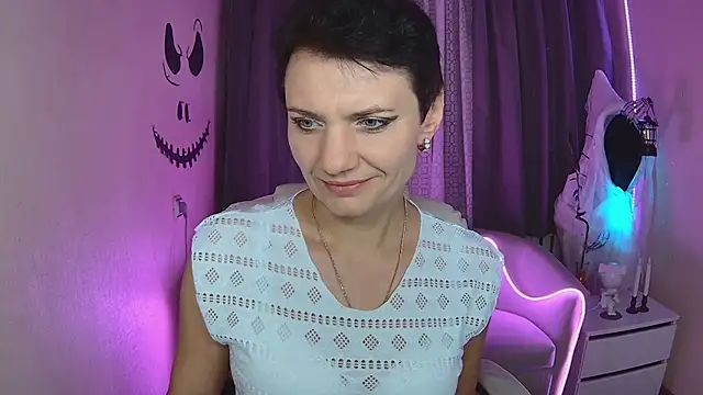 Snapshot of AvaSaturnian chatting on 10/26/25, 01:28 AvaSaturnian online show from 10/26/25, 01:28