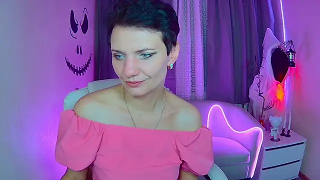 Snapshot of AvaSaturnian chatting on 10/27/25, 01:15 AvaSaturnian online show from 10/27/25, 01:15