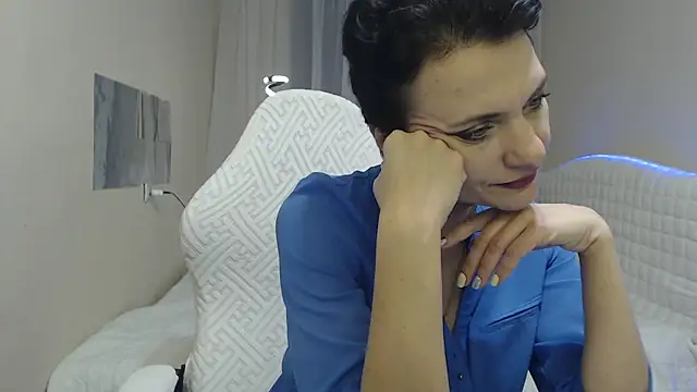 Snapshot of AvaSaturnian chatting on 11/13/25, 01:10 AvaSaturnian online show from 11/13/25, 01:10