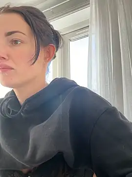 Snapshot of Remirosee chatting on 11/26/25, 10:16 Remirosee online show from 11/26/25, 10:16