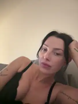 Snapshot of Remirosee chatting on 12/15/25, 09:08 Remirosee online show from 12/15/25, 09:08