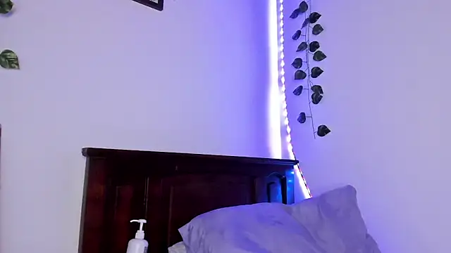 Snapshot of Michluxe_69 chatting on 10/04/25, 04:21 Michluxe 69 online show from 10/04/25, 04:21